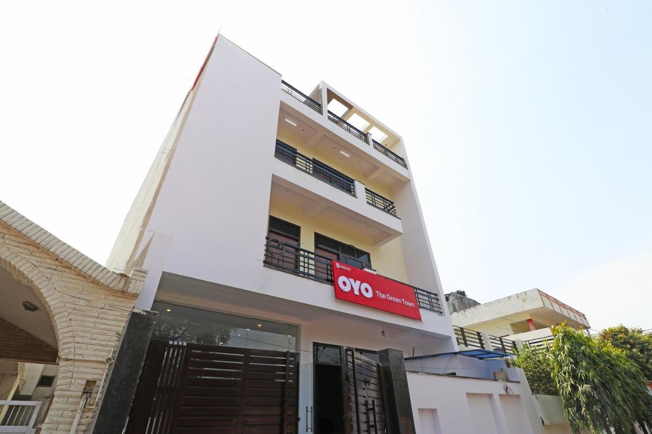 Capital O Hotel Royal Inn Near Gomti Riverfront Park Лакхнау Экстерьер фото